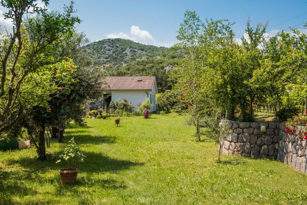 Дома для отпуска Lotos lake house Цетине-21