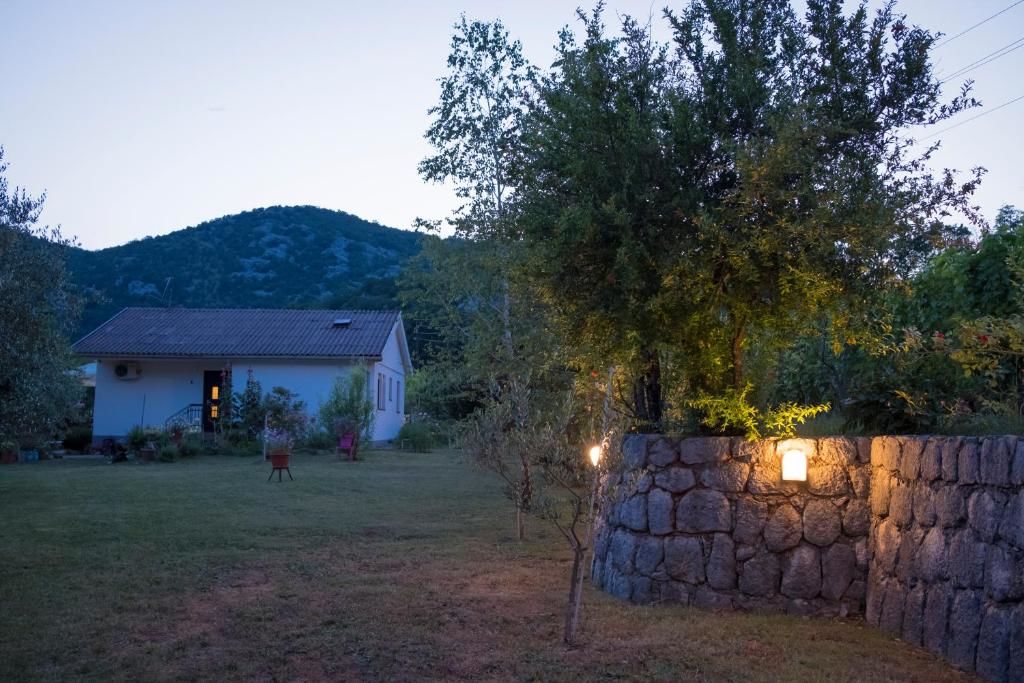 Дома для отпуска Lotos lake house Цетине-31