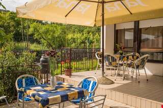 Дома для отпуска Lotos lake house Цетине Дом с 2 спальнями-24