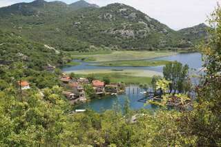 Дома для отпуска Lotos lake house Цетине Дом с 2 спальнями-9