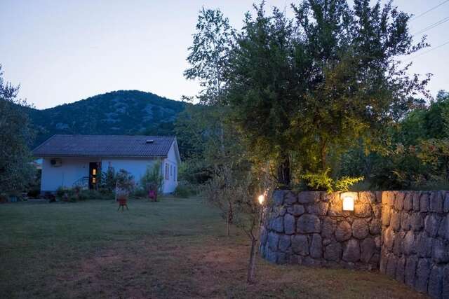 Дома для отпуска Lotos lake house Цетине-30