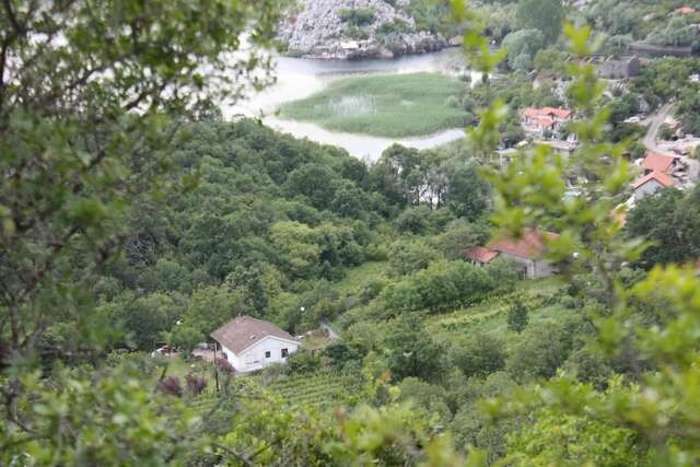 Дома для отпуска Lotos lake house Цетине-10